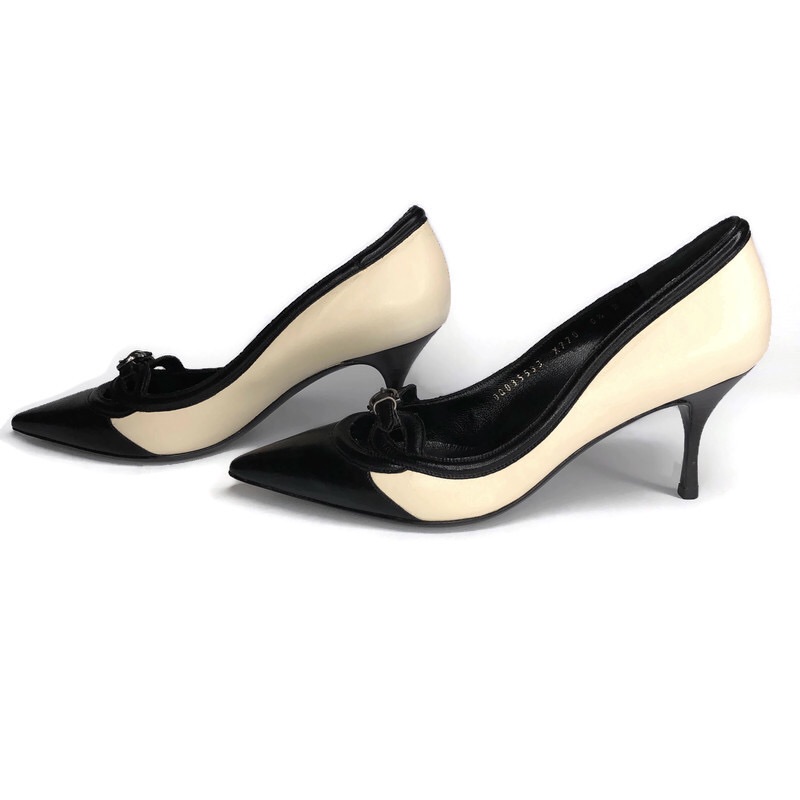 Salvatore Ferragamo Leather Black Cream Pumps 6.5